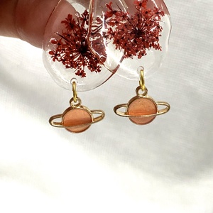 cercei handmade unicat din rasina si flori naturale 00090, Bijuterii, Cercei, Cercei drop, Confecționarea bijuteriilor, ARTYNOS