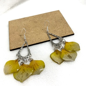 cercei handmade unicat din rasina si flori naturale 00091 - bijuterii - cercei - cercei drop - Artynos.ro