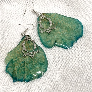 cercei handmade unicat din rasina si flori naturale   00112 - bijuterii - cercei - cercei drop - Artynos.ro