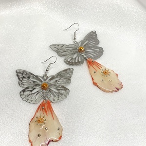 cercei handmade unicat din rasina si flori naturale 00113 - bijuterii - cercei - cercei drop - Artynos.ro