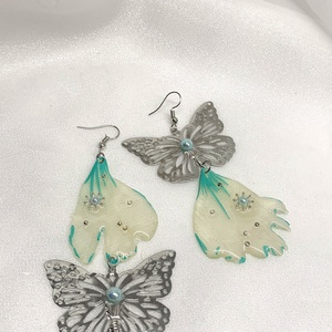 cercei handmade unicat din rasina si flori naturale 00115 - bijuterii - cercei - cercei drop - Artynos.ro