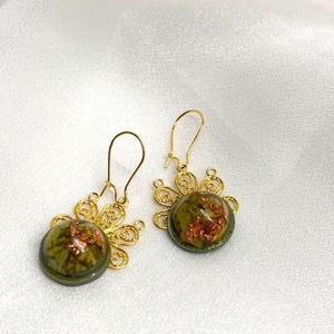 cercei handmade unicat din rasina si flori naturale 00239 - Artynos.ro