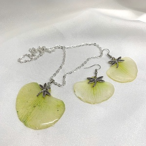 Set Bijuterii handmade unicat din rasina si flori naturale  00490 -  - Artynos.ro