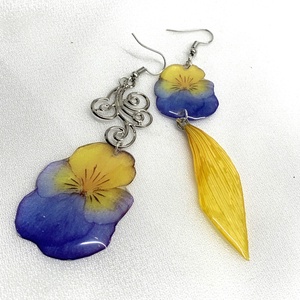 cercei handmade unicat din rășină si flori naturale 00513 -  - Artynos.ro