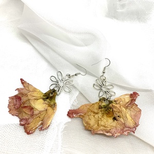 cercei handmade unicat din rasina si flori naturale 00531 - Artynos.ro