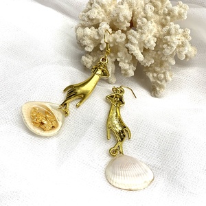cercei handmade unicat din rasina si scoici naturale 00536 -  - Artynos.ro