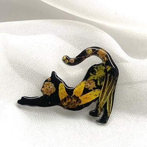 Brosa handmade unicat - din rasina 00592 - Artynos.ro