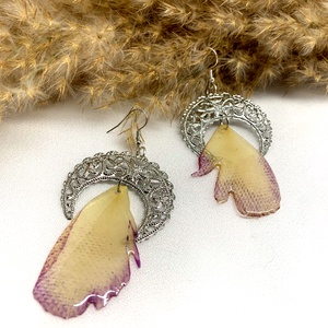 cercei handmade unicat din rasina si flori naturale 00598 - bijuterii - cercei - cercei drop - Artynos.ro
