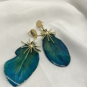 cercei handmade unicat din rasina si flori naturale 00599 - bijuterii - cercei - cercei drop - Artynos.ro
