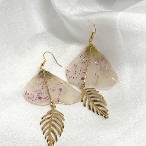 cercei handmade unicat din rasina si flori naturale 00603, , Confectionarea bijuteriilor, Cercei din rasina epoxidica si petale naturale de Trandafir japonez  . Accesorii inox + totrite ote..., ARTYNOS