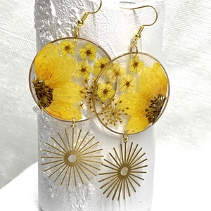 cercei handmade unicat din rasina si flori naturale 00636 - Artynos.ro