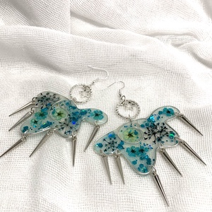 cercei handmade unicat din rasina si flori naturale 00637 - Artynos.ro