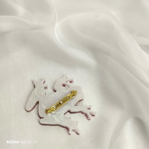Broșă handmade unicat - din rasina 00694 - bijuterii - broșă, insigne - insigne - Artynos.ro