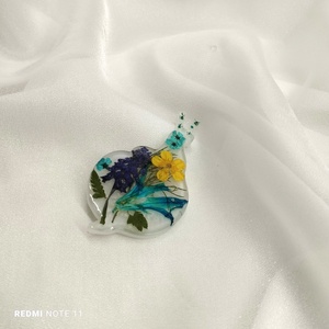 Brosa handmade unicat - din rasina 00709 - Artynos.ro
