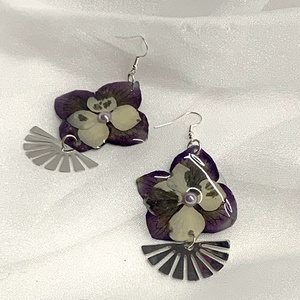 cercei handmade unicat din rasina si flori naturale 00727 - Artynos.ro