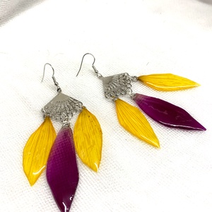 cercei handmade unicat din rasina si flori naturale 00752 - Artynos.ro