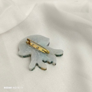 Broșă handmade unicat - din rasina 00811 - bijuterii - broșă, insigne - insigne - Artynos.ro