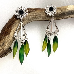 cercei cu flori naturale - Crizanteme 00862 - bijuterii - cercei din rășină - Artynos.ro