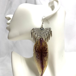 cercei cu flori naturale Crini 00604 - bijuterii - cercei din rășină - Artynos.ro