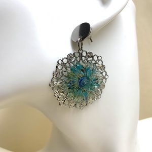 Cercei cu flori naturale Hortensie 00392 - bijuterii - cercei - cercei din rășină - Artynos.ro