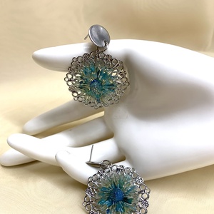 Cercei cu flori naturale Hortensie 00392 - bijuterii - cercei - cercei din rășină - Artynos.ro