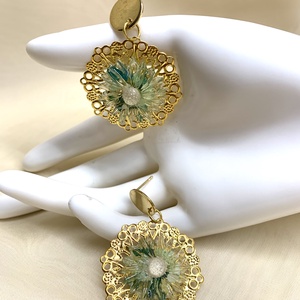 Cercei cu flori naturale Hortensie 00390 - bijuterii - cercei - cercei din rășină - Artynos.ro