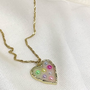 Colier -pandantiv cu pelute artificiale 01175 - bijuterii - coliere - coliere cu pandative - Artynos.ro