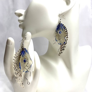 cercei cu flori naturale Bujori 01179 - bijuterii - cercei - cercei din rășină - Artynos.ro