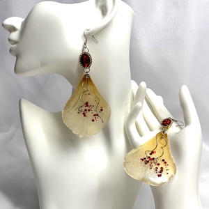 cercei cu flori naturale Lalele 01180 - bijuterii - cercei - cercei din rășină - Artynos.ro