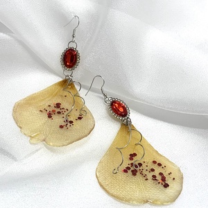 cercei cu flori naturale Lalele 01180 - bijuterii - cercei - cercei din rășină - Artynos.ro