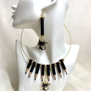 Set bijuterii creioane colorate si pisica neagra00506 - Artynos.ro