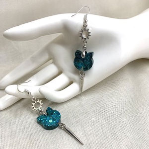 Cercei model pisica 01227 - bijuterii - cercei - cercei din rășină - Artynos.ro