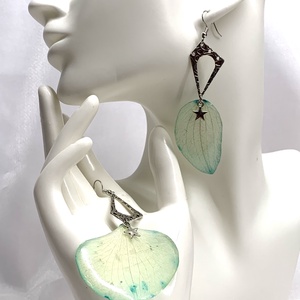 cercei cu Orhidee 01285 - bijuterii - cercei - cercei din rășină - Artynos.ro