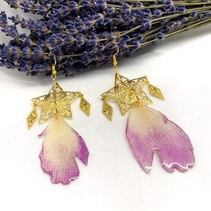 cercei cu Bujori 01288 - bijuterii - cercei - cercei din rășină - Artynos.ro