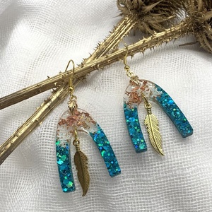 Cercei pentru ocazii speciale 01313 - bijuterii - cercei - cercei din rășină - Artynos.ro