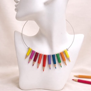 Colier -pandantiv din creioane colorate 00482 - Artynos.ro