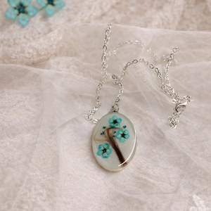 Bijuterii cu  șuvițe de păr  01373 - bijuterii - cercei - cercei din rășină - Artynos.ro