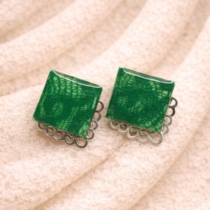 cercei din dantela brodata si rasina 01377 - bijuterii - cercei - cercei din rășină - Artynos.ro