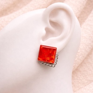 cercei din dantela brodata si rasina 01377 - bijuterii - cercei - cercei din rășină - Artynos.ro