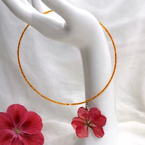 Colier-pandantiv cu Mușcată   01110 - bijuterii - coliere - coliere din mărgele - Artynos.ro