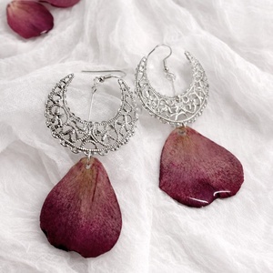 Cercei cu Trandafiri 01842 - bijuterii - cercei - cercei din rășină - Artynos.ro