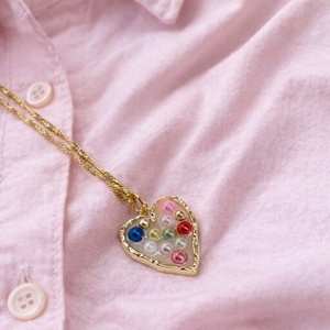 Colier -pandantiv cu pelute artificiale 01176 - bijuterii - coliere - coliere cu pandative - Artynos.ro