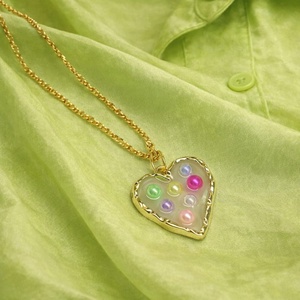 Colier -pandantiv cu pelute artificiale 01175 - bijuterii - coliere - coliere cu pandative - Artynos.ro