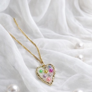 Colier -pandantiv cu pelute artificiale 01175 - bijuterii - coliere - coliere cu pandative - Artynos.ro