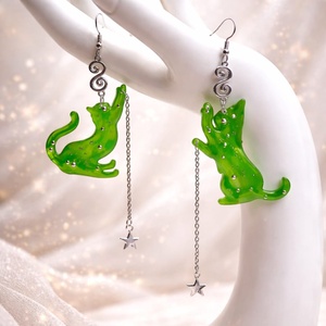 cercei asimetrici -pisici 01862 - bijuterii - cercei - cercei din rășină - Artynos.ro