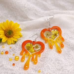 cercei din rasina si flori naturale 01870 - bijuterii - cercei - cercei din rășină - Artynos.ro