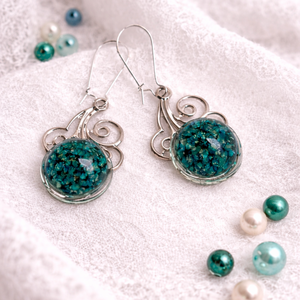 Cercei din rasina si flori naturale , cadou pentru femei cadou pentru iubită, soție ,mama, prietena 00173 - bijuterii - cercei - cercei din rășină - Artynos.ro