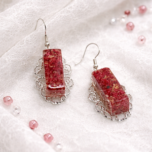 Cercei cu flori naturale 01879 - bijuterii - cercei - cercei din rășină - Artynos.ro