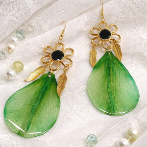 Cercei cu petale de Lalele 01889 - bijuterii - cercei - cercei din rășină - Artynos.ro