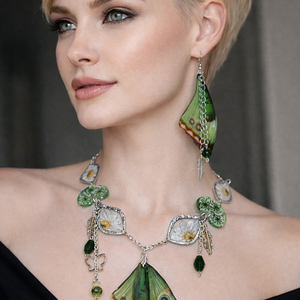 Set bijuterii Aripi de Smarald � rasina cu flori naturale din colectia - Aripi fermecate  01902 - Artynos.ro